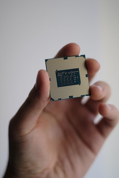 オペレーティングシステムはCPU速度を管理しますか