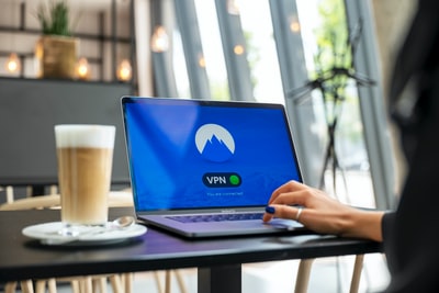 グーグルwi-fiルーターにはwepボタンがありますか